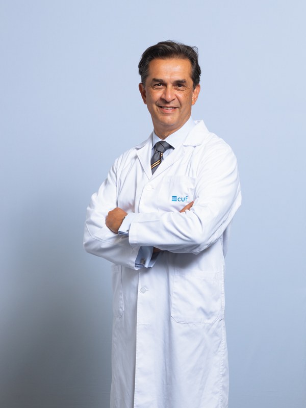 Dr. Hugo Estibeiro