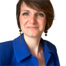 Dr. Zoe Evrard
