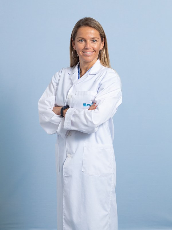 Dr. Cláudia de Almeida Fernandes