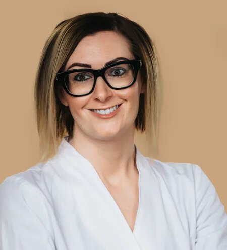 Márta Éva Csécsei M.D.