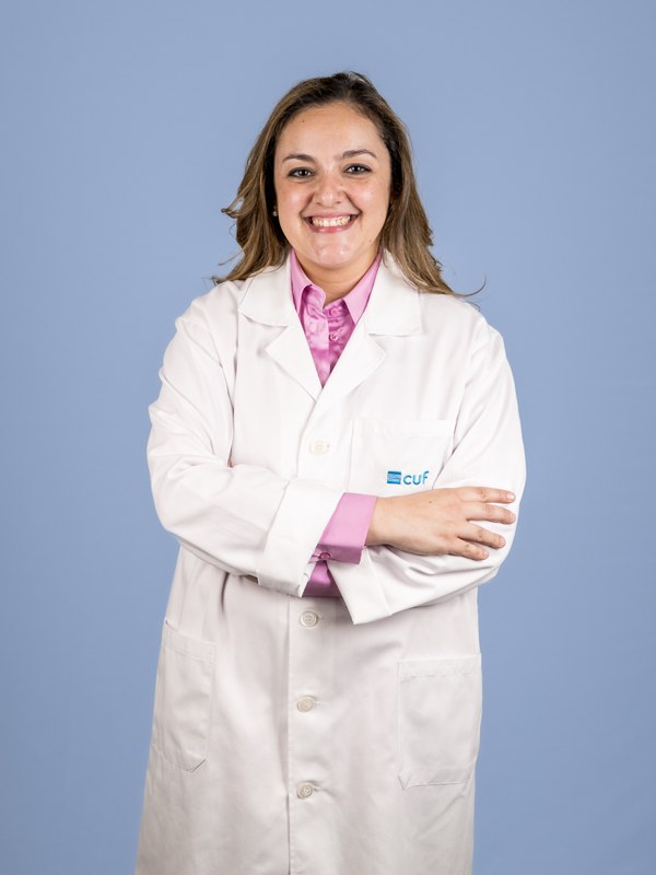 Dr. Cláudia Pereira