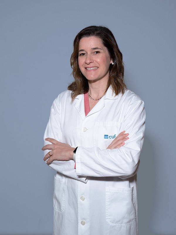 Dr. Cláudia Loureiro Gomes