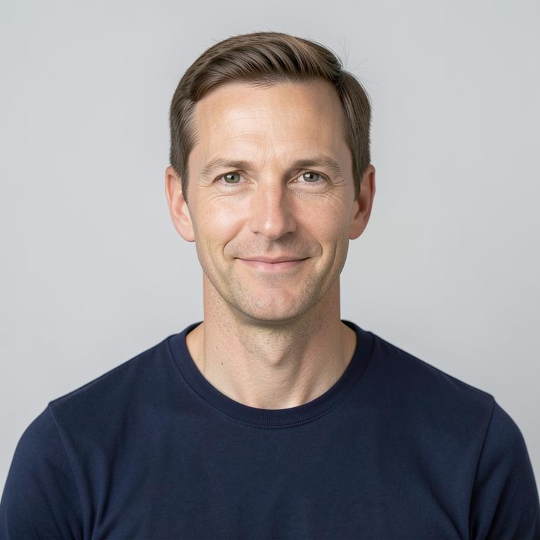 Portrait of fictional example member Tom Testmand